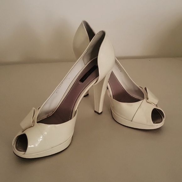 Louis Vuitton - Picture 5 of 12